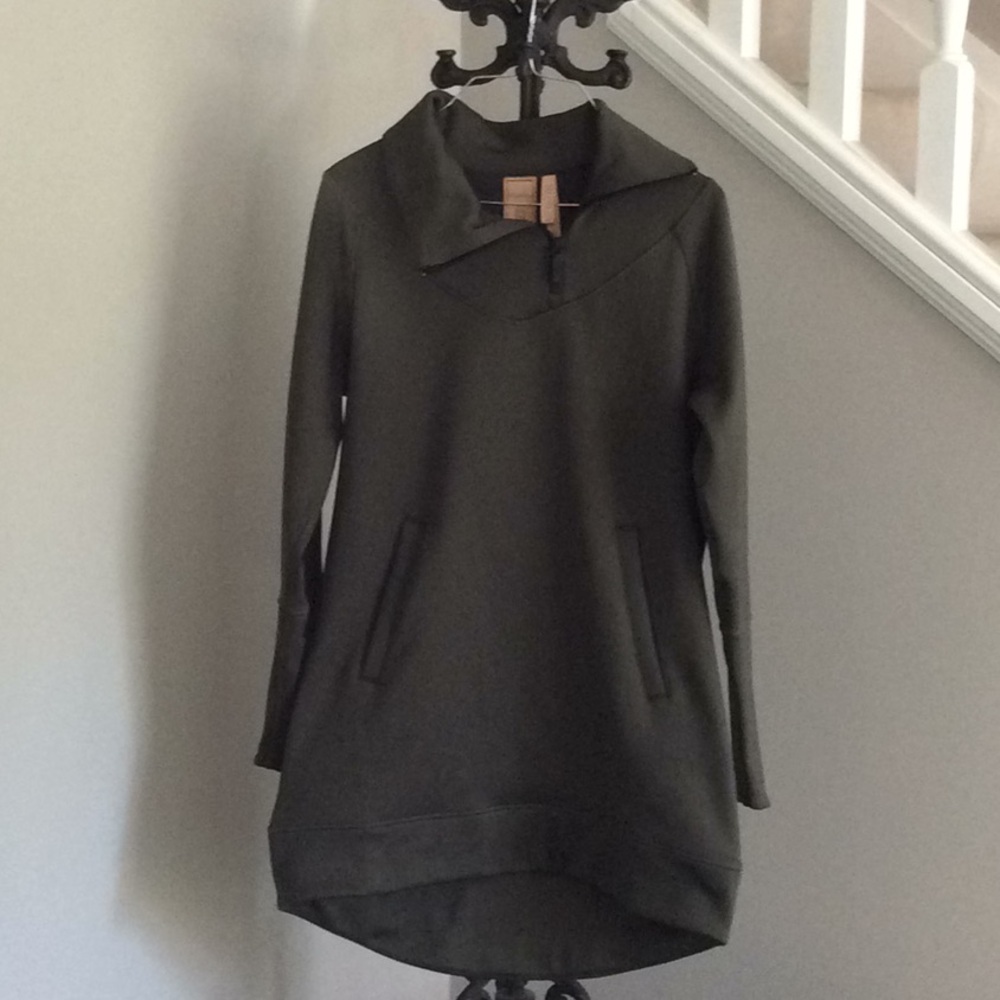 Woman’s INDEGENA 1/4 zip tunic  Size S
